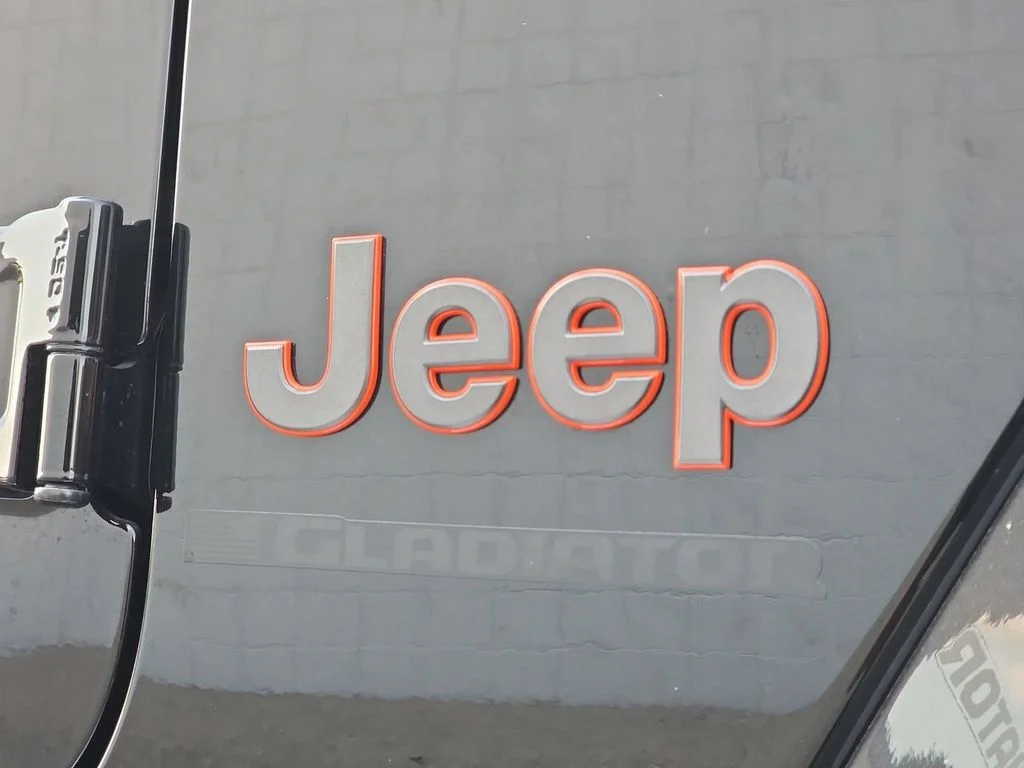 Certified Used 2024 Black Jeep Mojave image 32