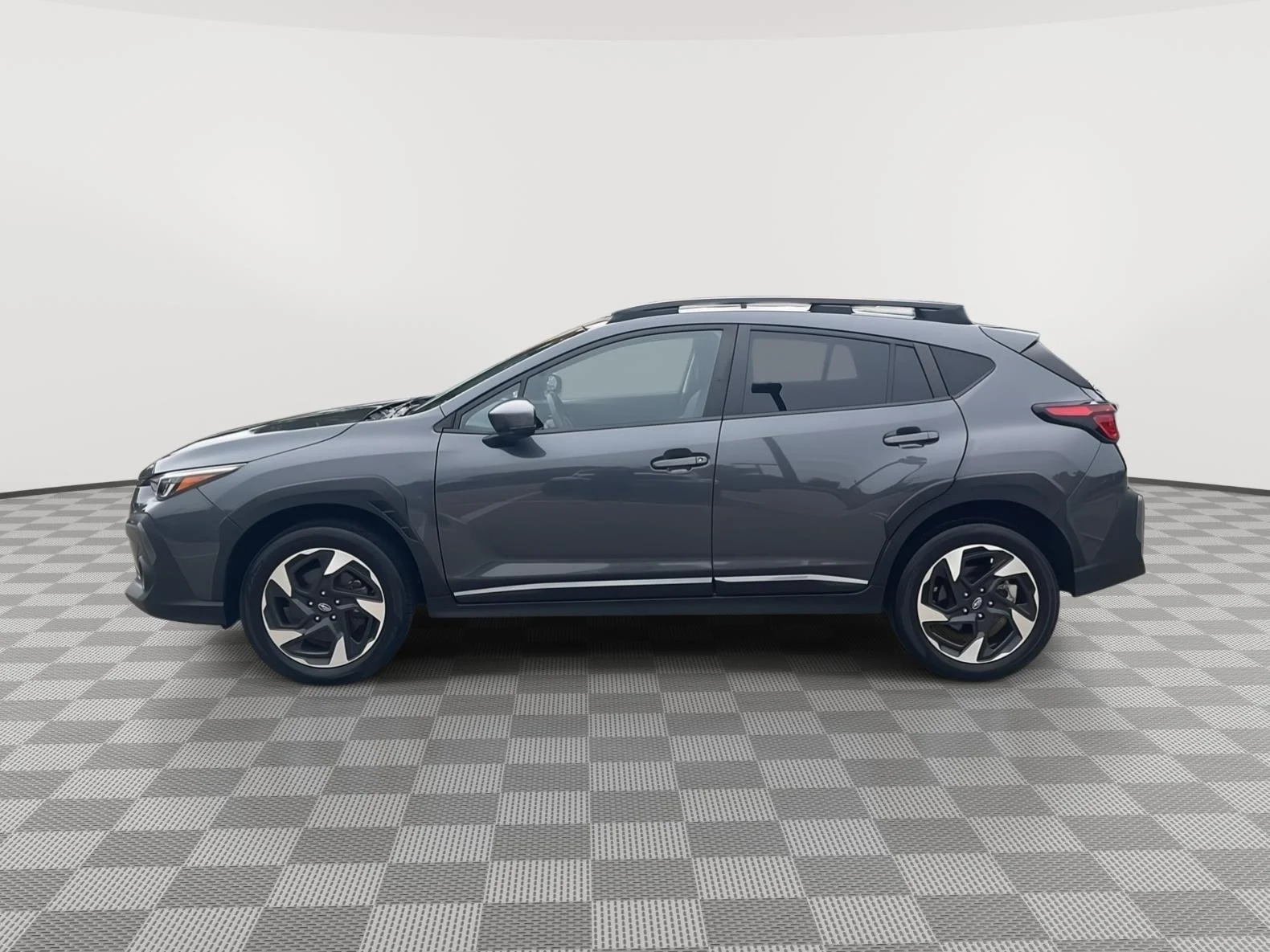 Used 2024 Magnetite Gray Metallic Subaru Limited image 9