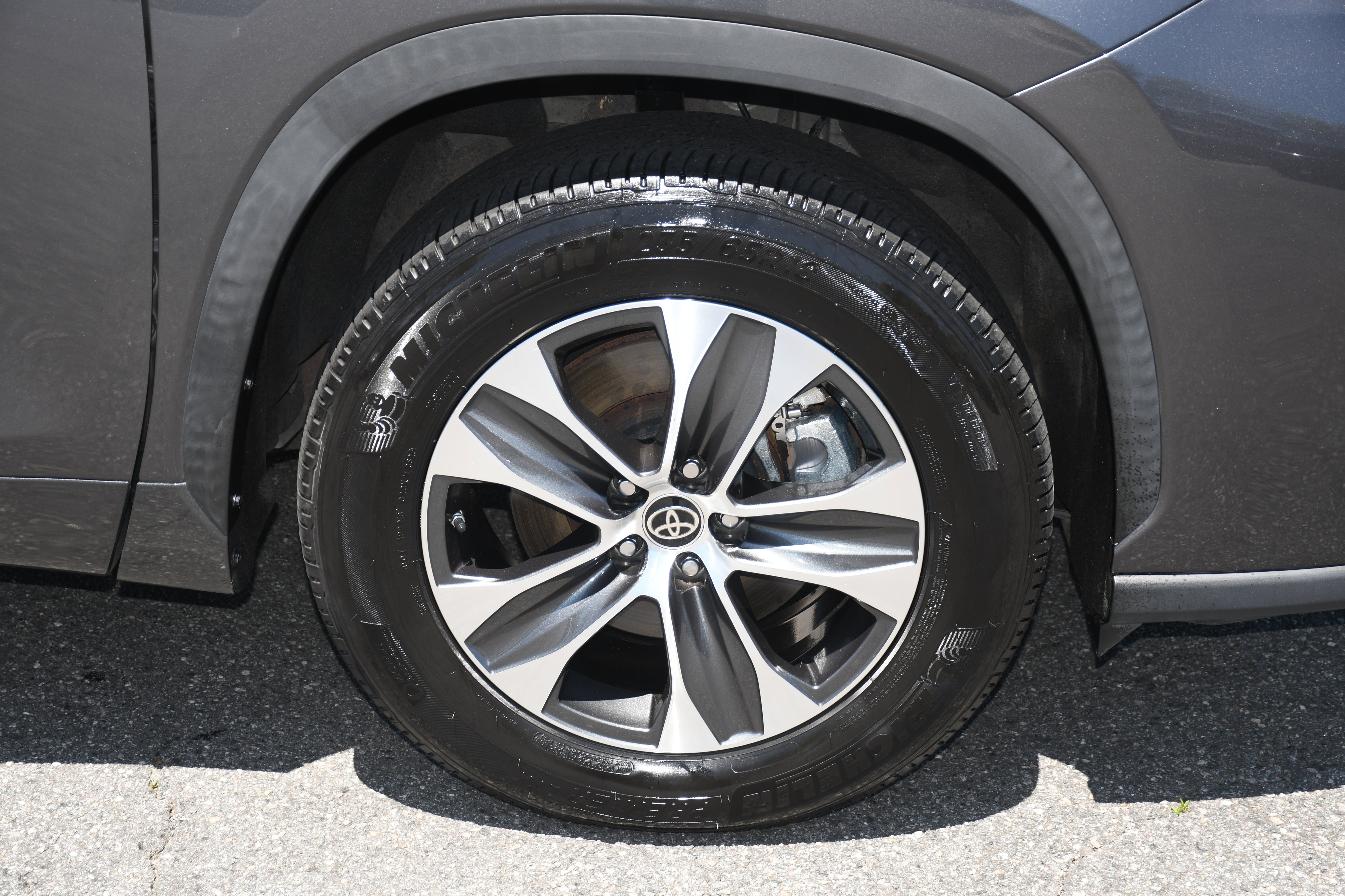 Used 2022 Gray Toyota XLE image 22