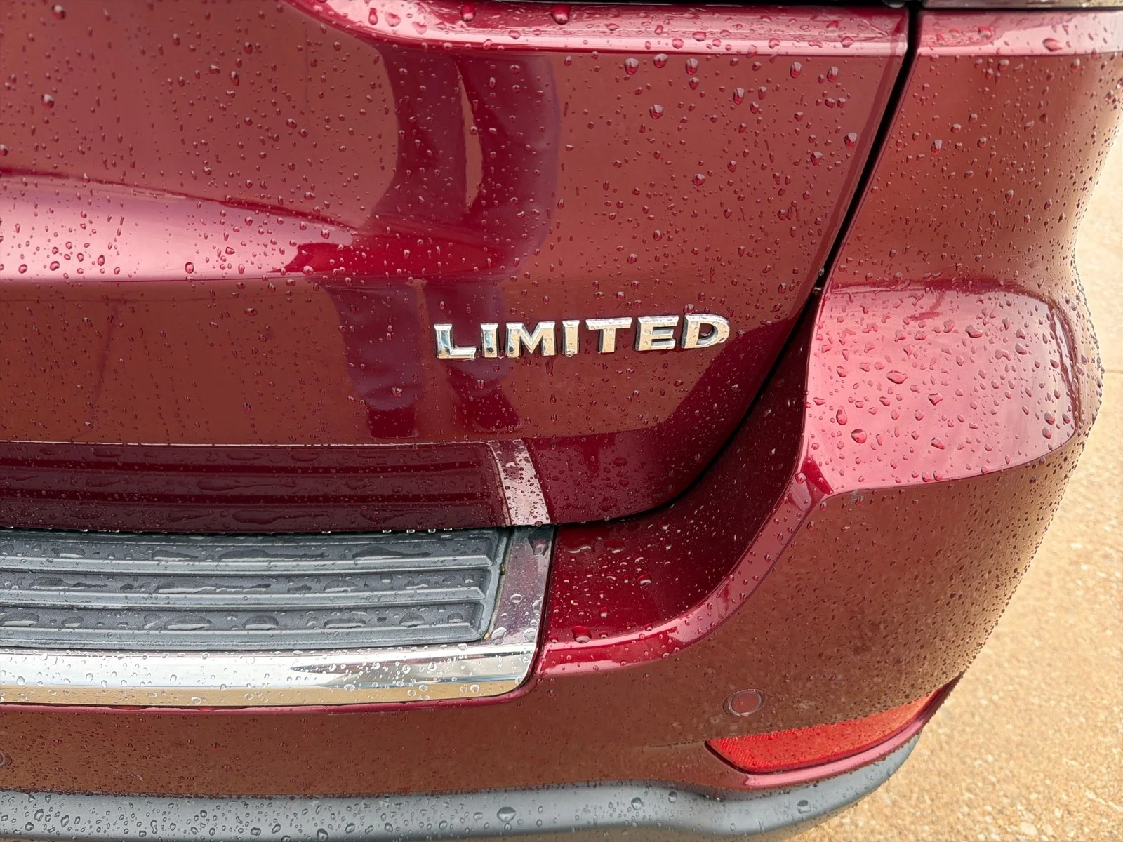 Used 2017 Velvet Red Pearlcoat Jeep Limited image 10