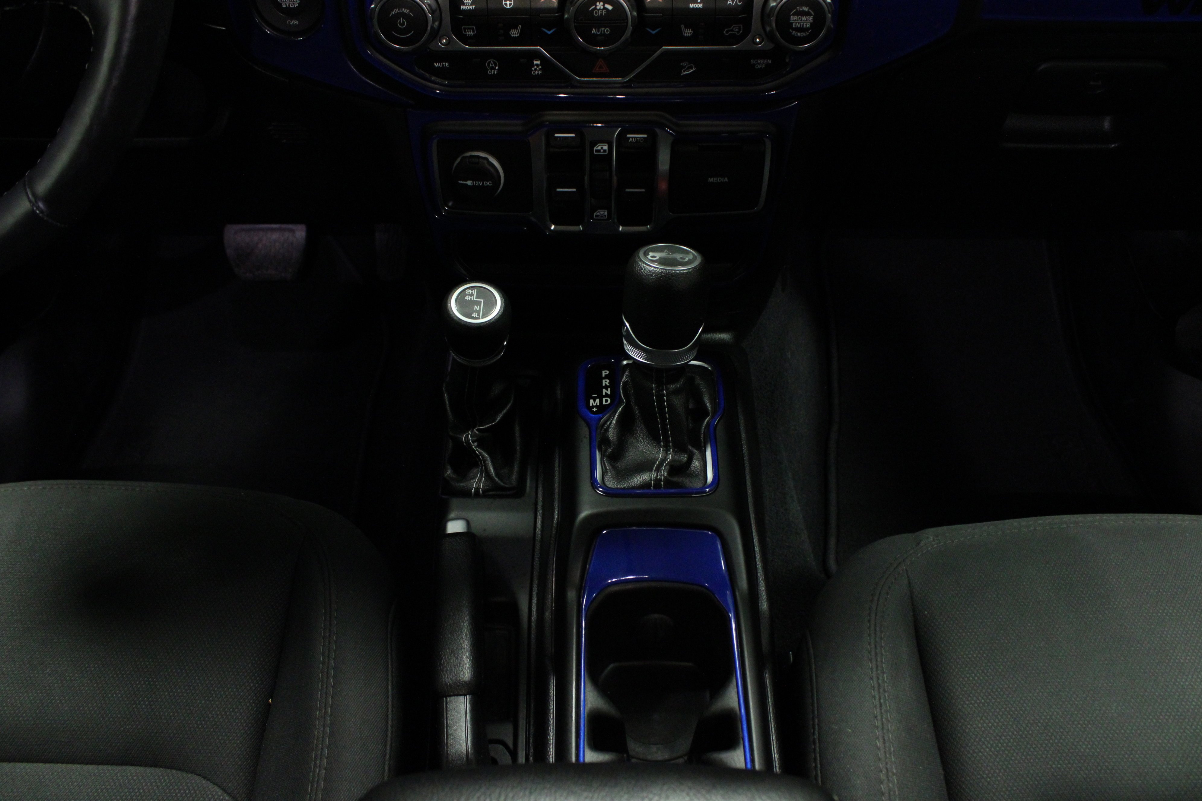 Used 2019 Ocean Blue Metallic Clearcoat Jeep Sahara image 20