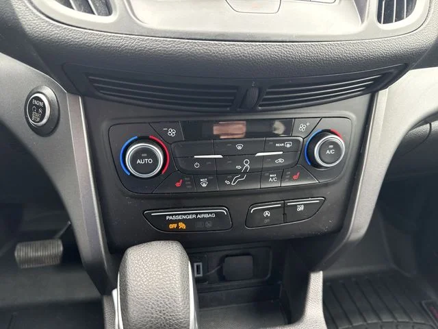 Used 2019 Blue Ford SE image 18