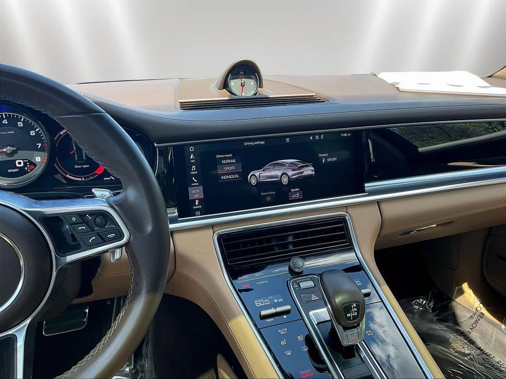Used 2020  Porsche 4S image 9