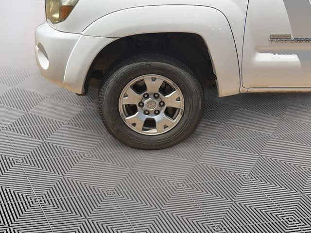 Used 2011 White Toyota Base image 10