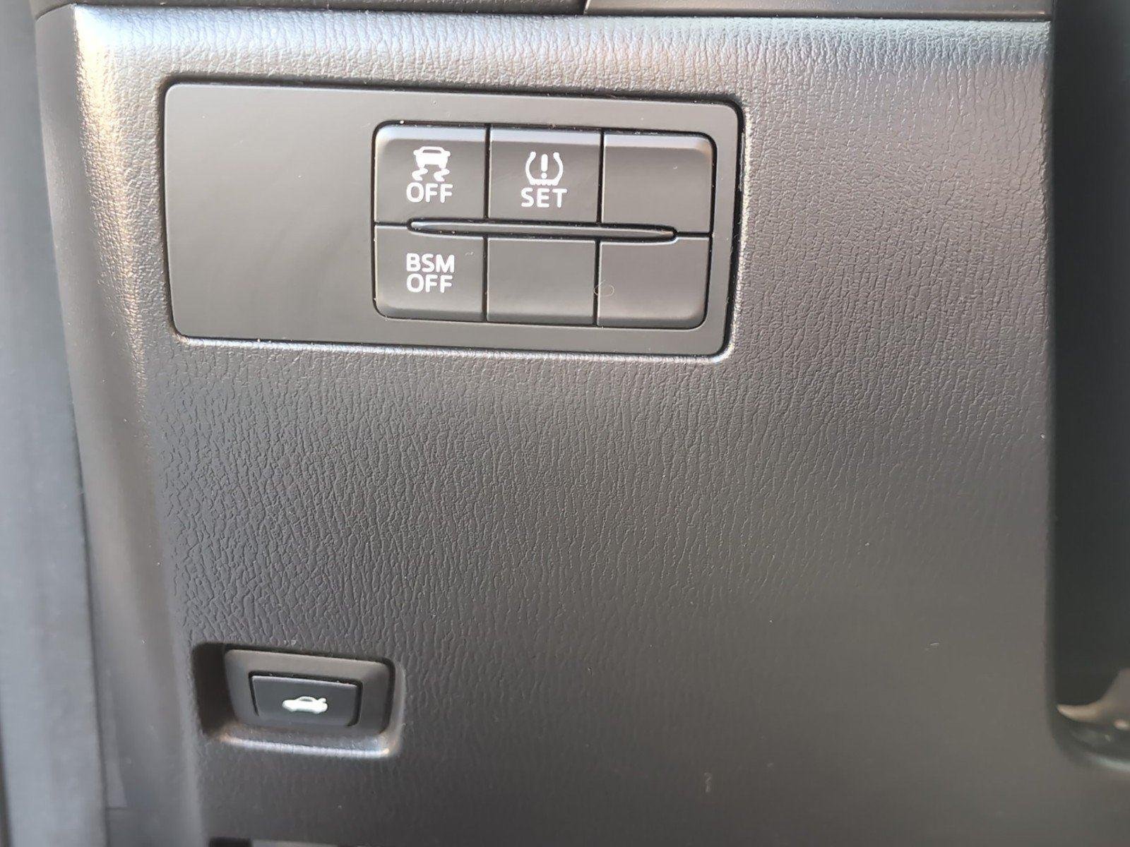 Used 2014 Liquid Silver Metallic Mazda i Touring image 29