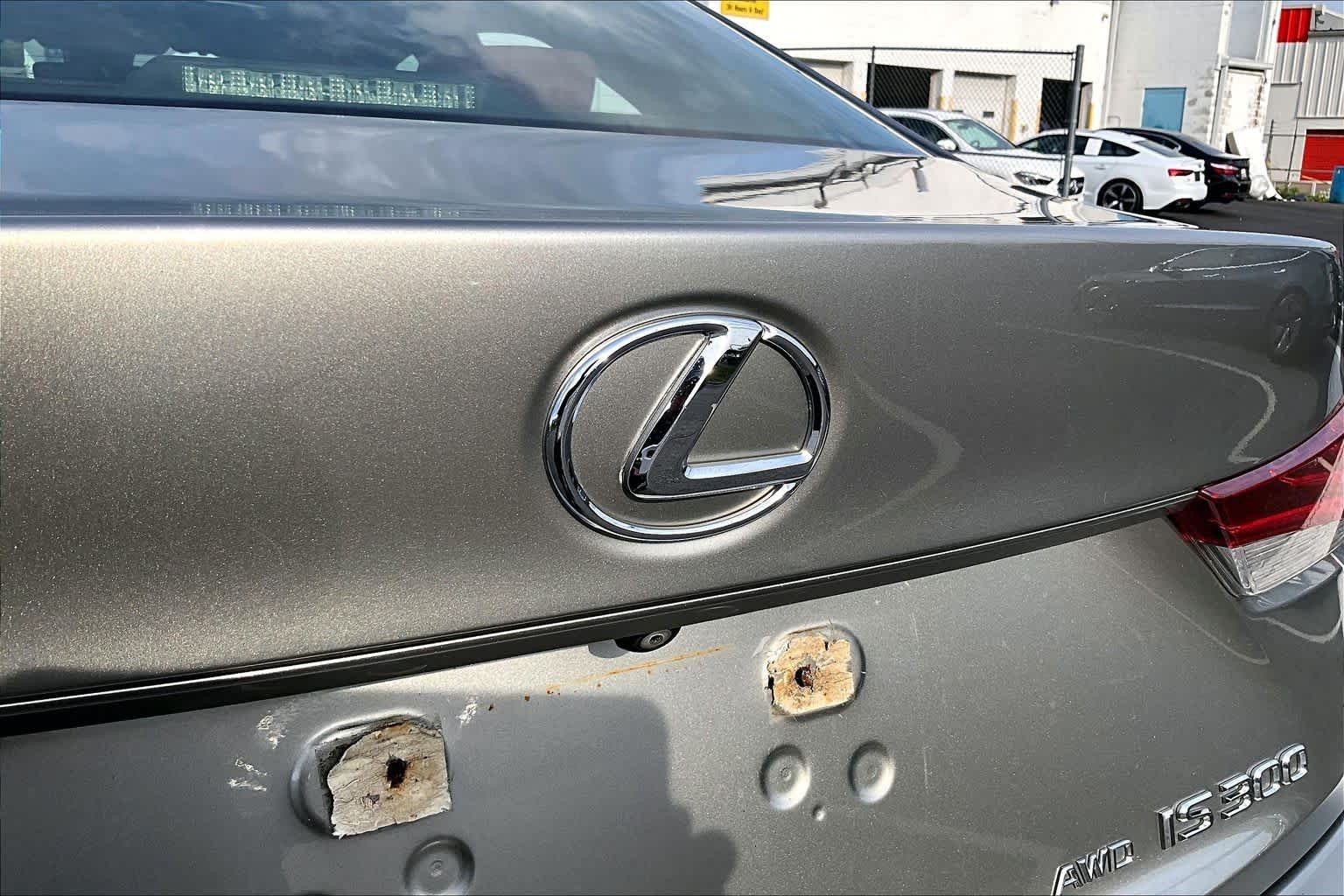 Used 2017 Atomic Silver Lexus  image 31