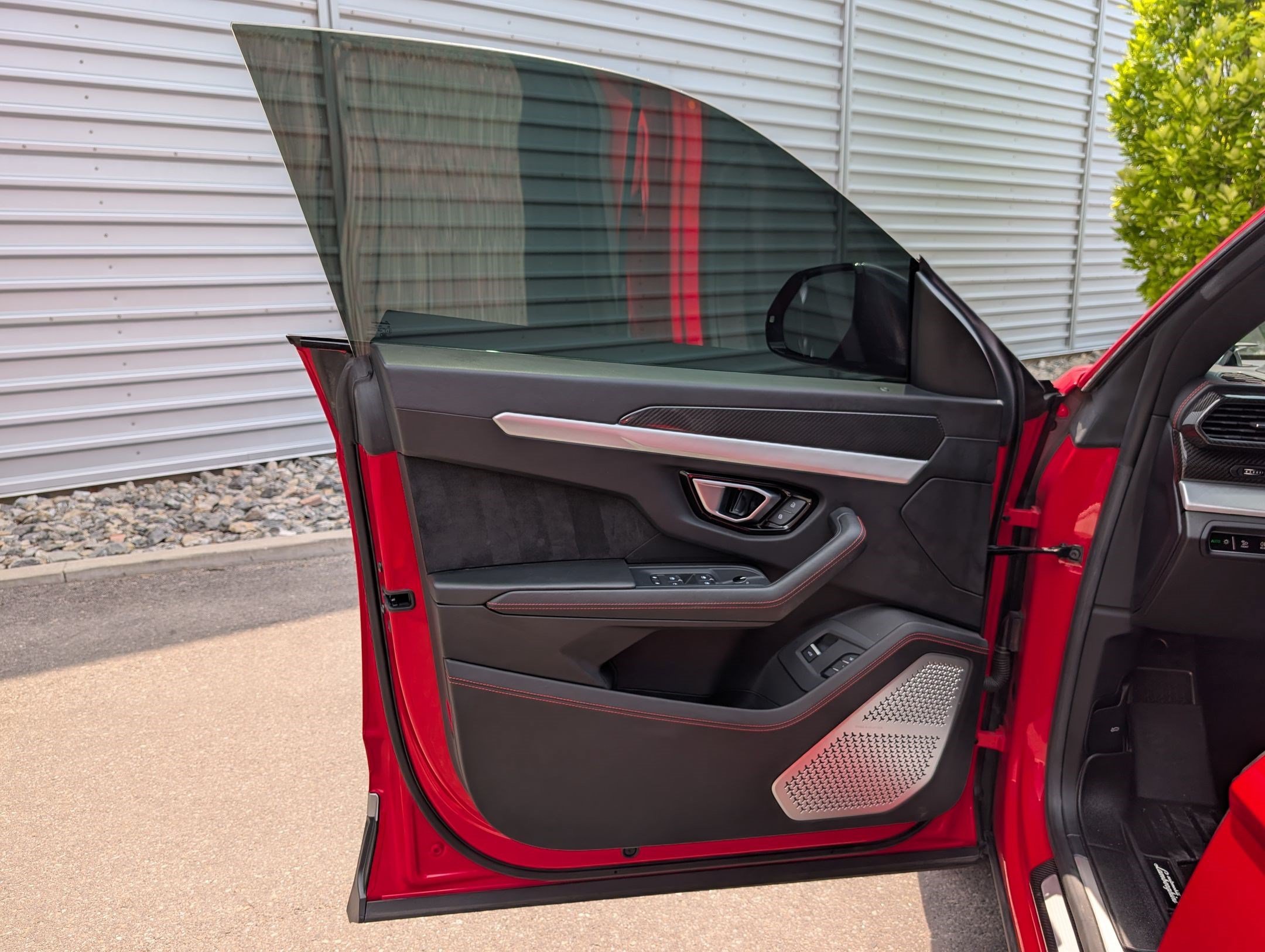 Used 2020 Red Lamborghini Base image 12