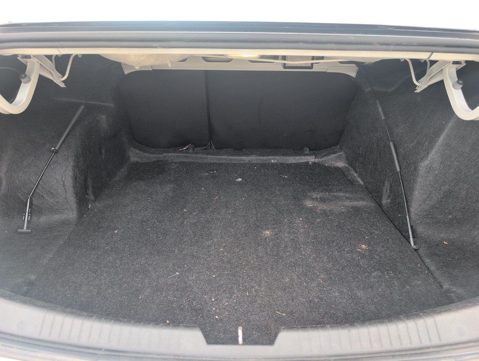 Used 2022 Summit White Chevrolet LT image 5