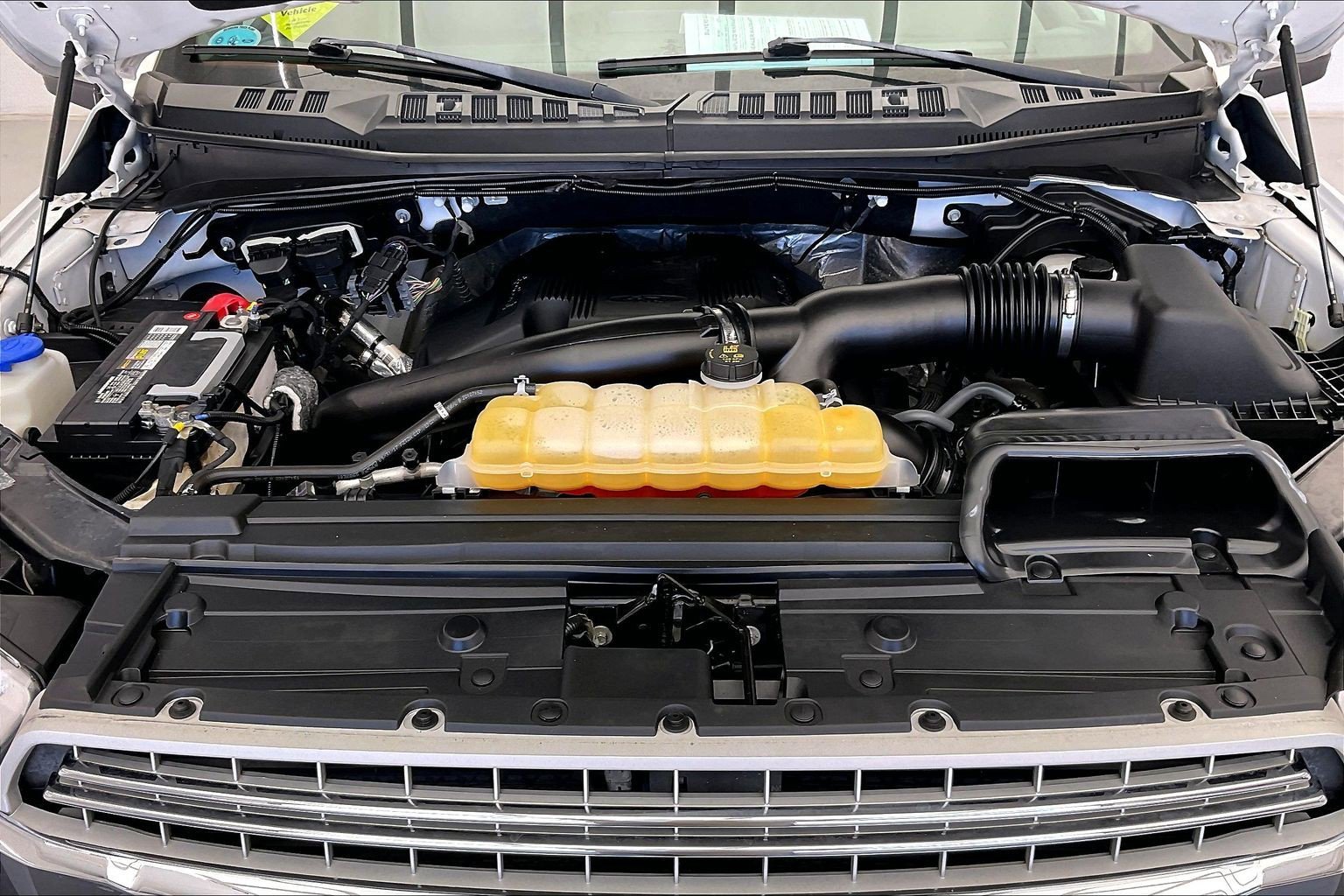 Used 2018 White Platinum Metallic Tri-Coat Ford LARIAT image 8