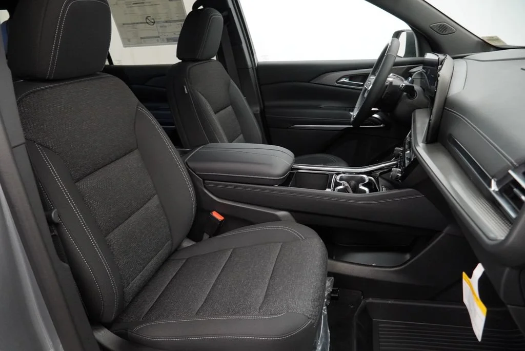 New 2027 Sterling Gray Metallic Chevrolet LT image 29