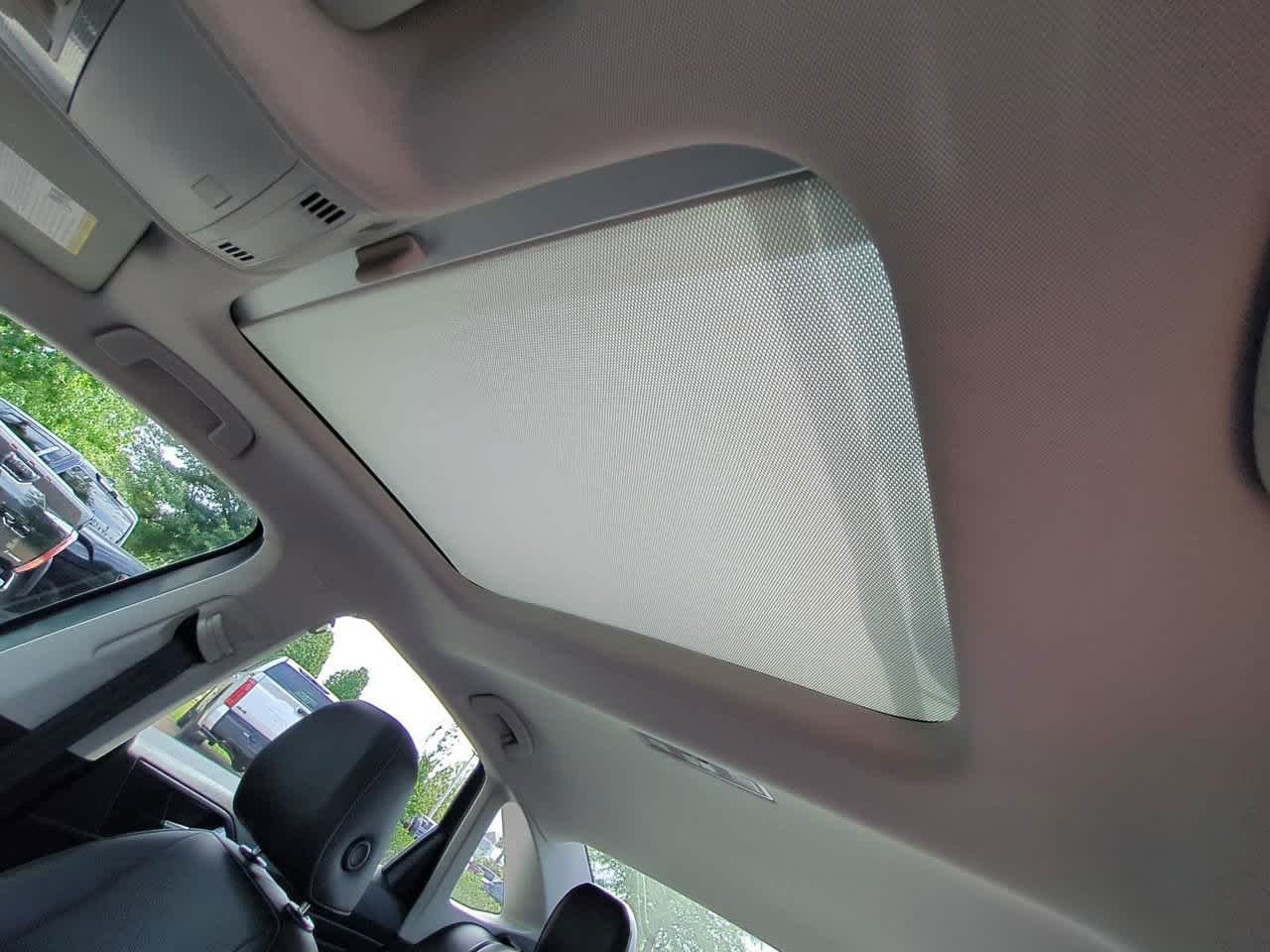 Used 2019 Platinum Gray Metallic Volkswagen SE image 19