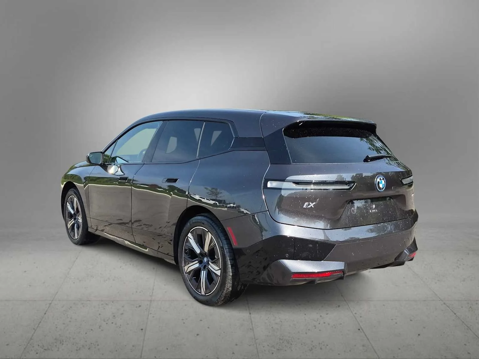 Certified Used 2024 Dark Graphite Metallic BMW xDrive50 image 6