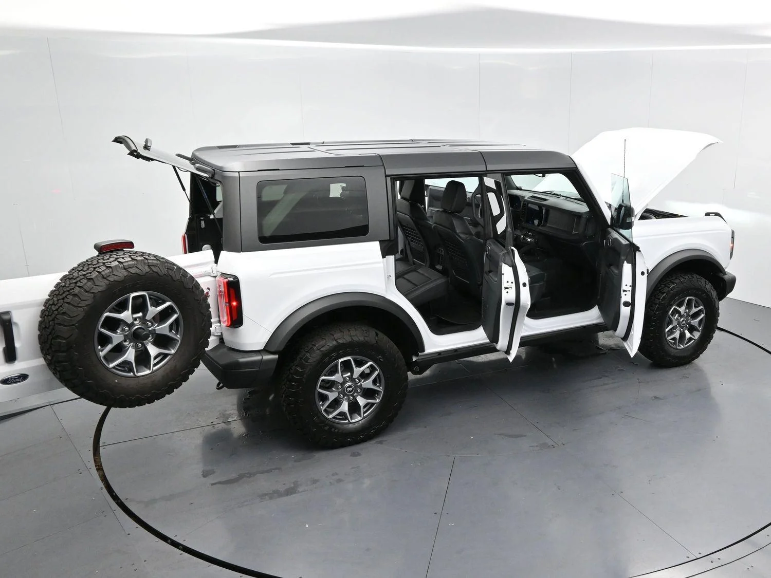 Used 2025 Oxford White Ford Badlands image 41