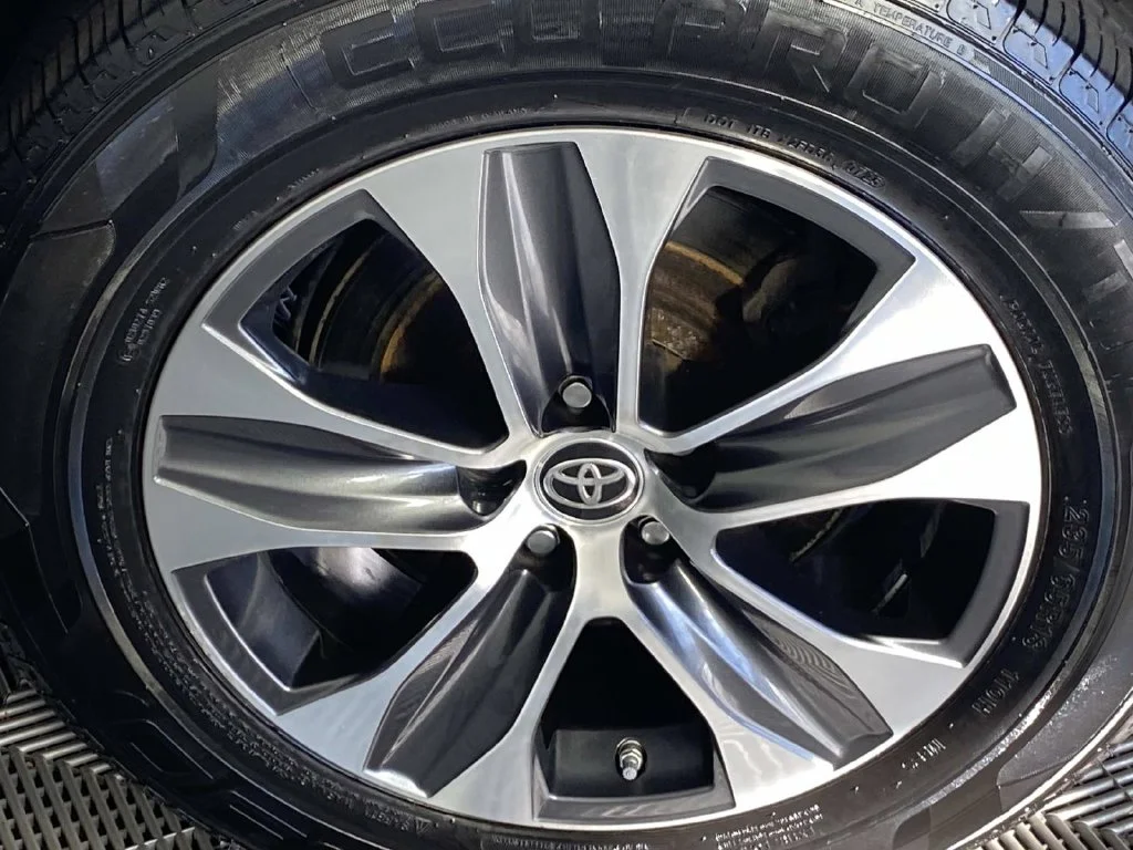 Used 2020 Blizzard Pearl Toyota XLE image 26