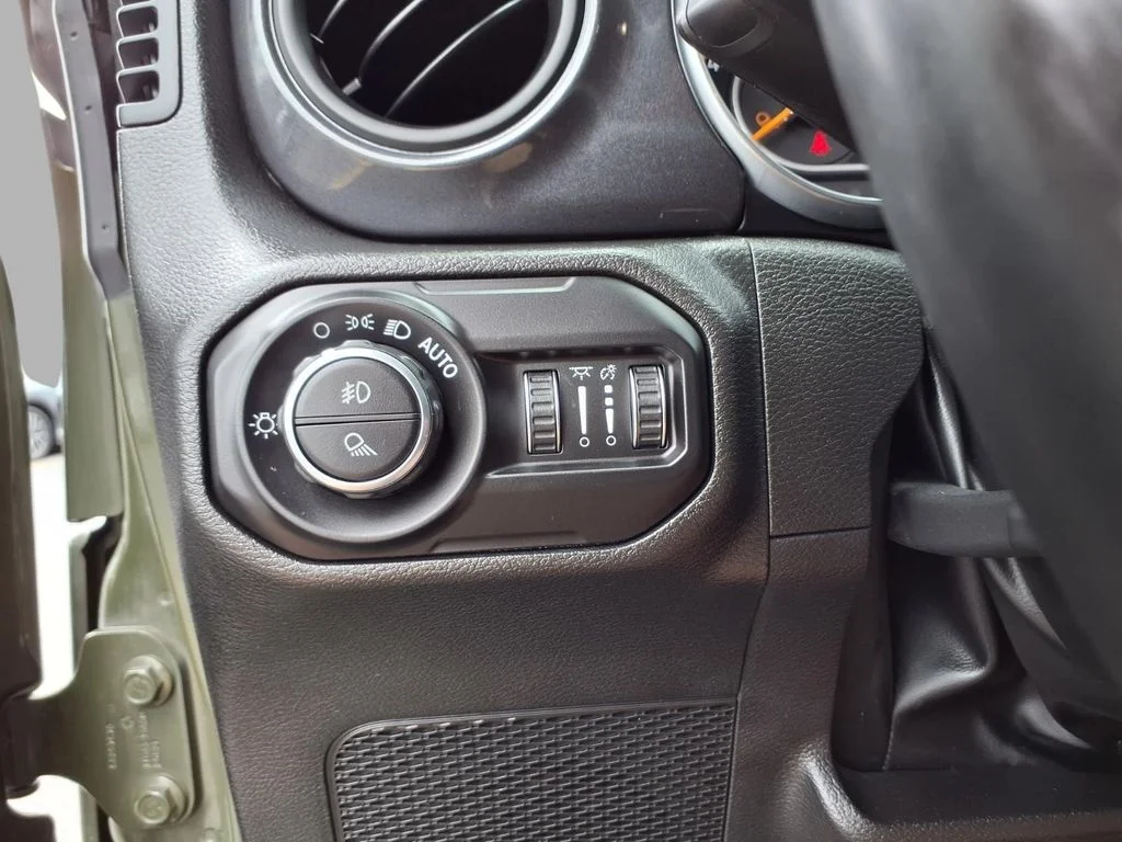 Used 2022 Green Jeep Sport image 13