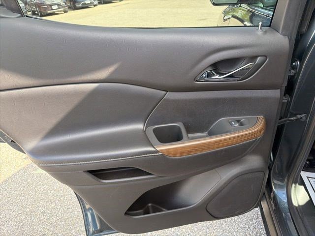 Used 2019 Dark Sky Metallic GMC SLE image 13