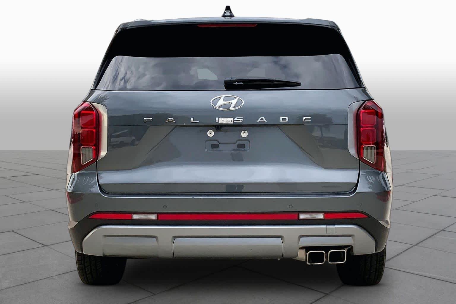 Certified Used 2025 Steel Graphite Hyundai SEL image 5