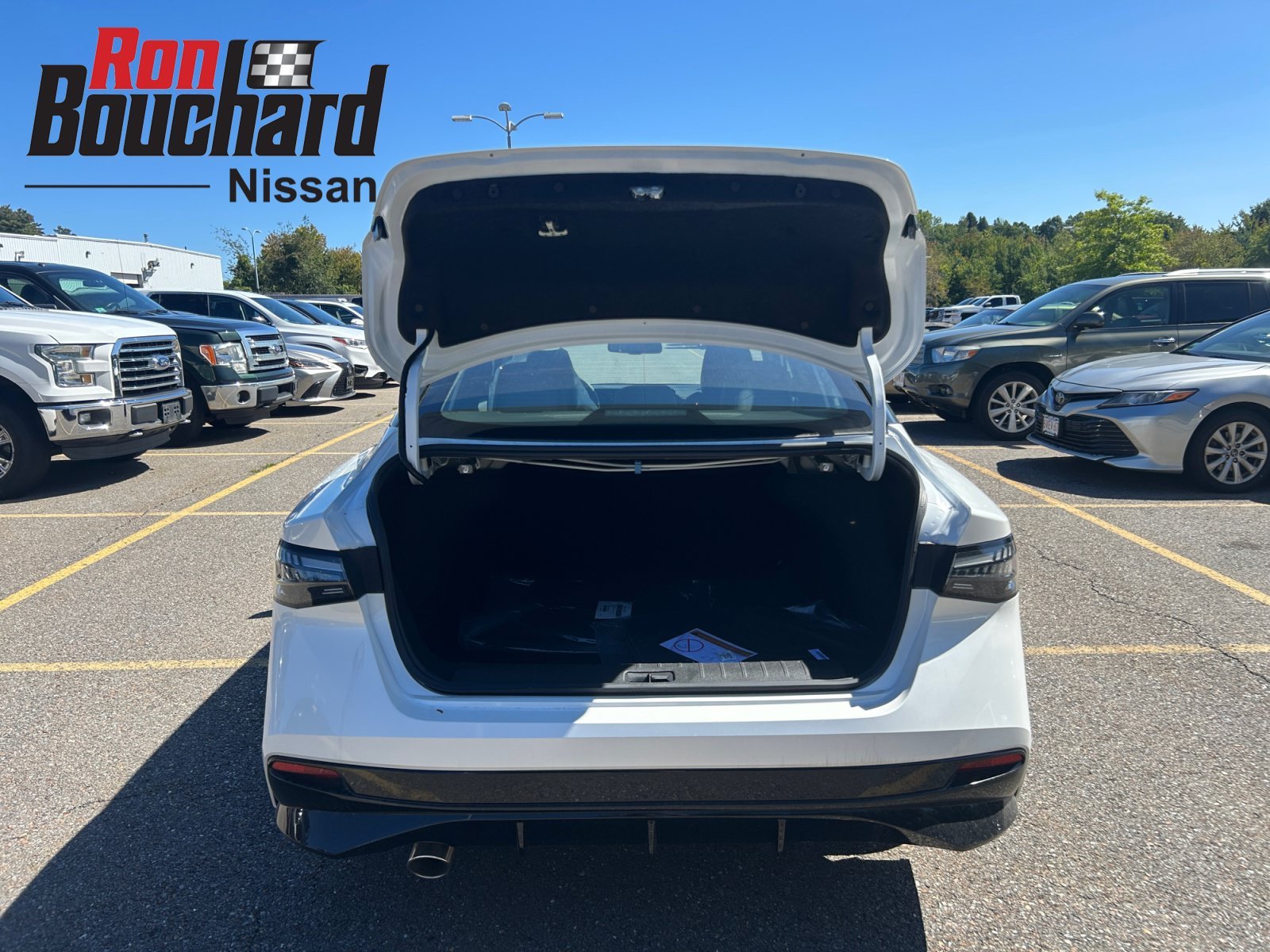 New 2027 Aspen White TriCoat / Super Black Two-tone Nissan SR image 37