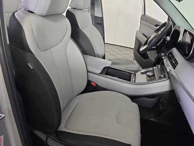Used 2022 Silver Hyundai SE image 28