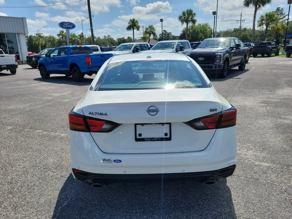 Used 2024 White Nissan 2.5 SR image 10