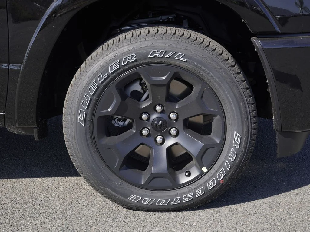 New 2026 Diamond Black Crystal Pearl-Coat Exterior Paint RAM Big Horn/Lone Star image 10