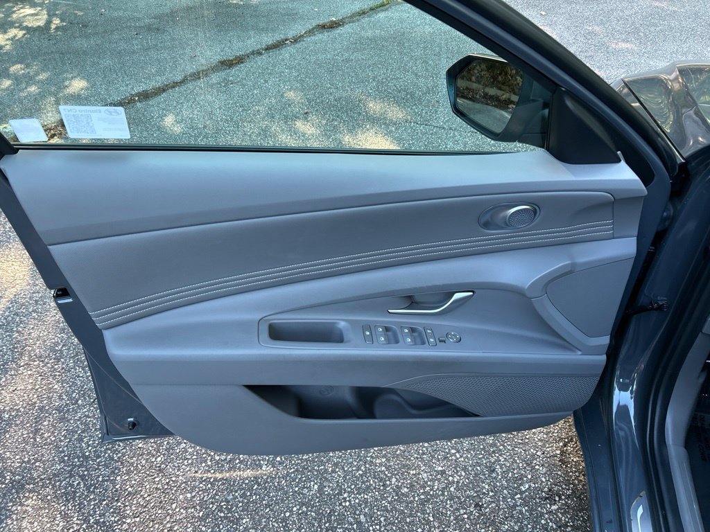 Used 2025 Gray Hyundai SEL Convenience image 13