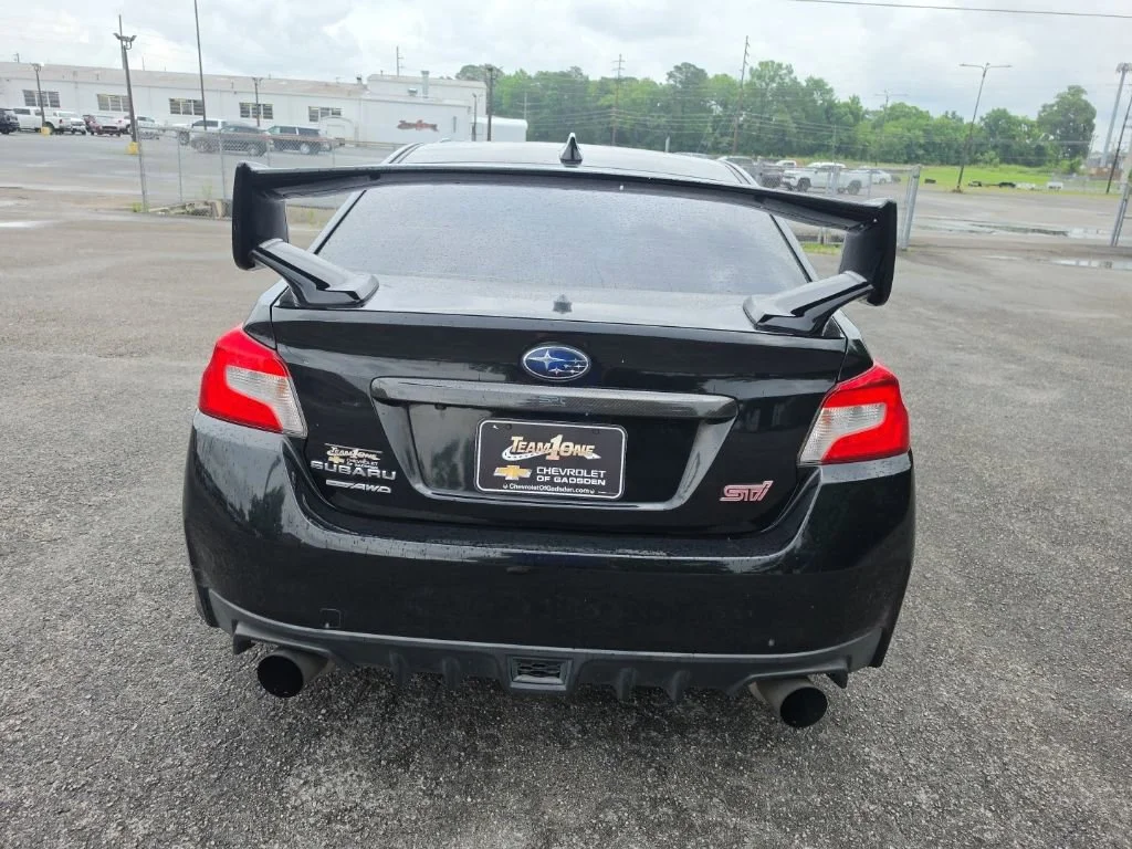 Used 2016  Subaru Base image 6