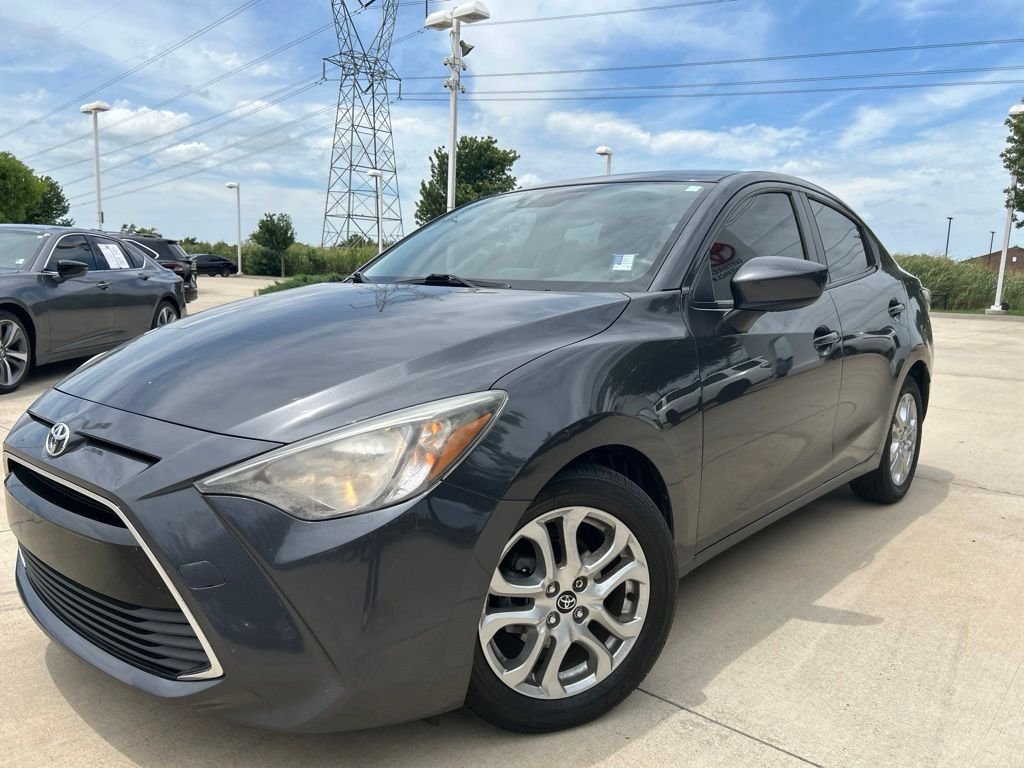 Used 2017 Gray Toyota Base image 1