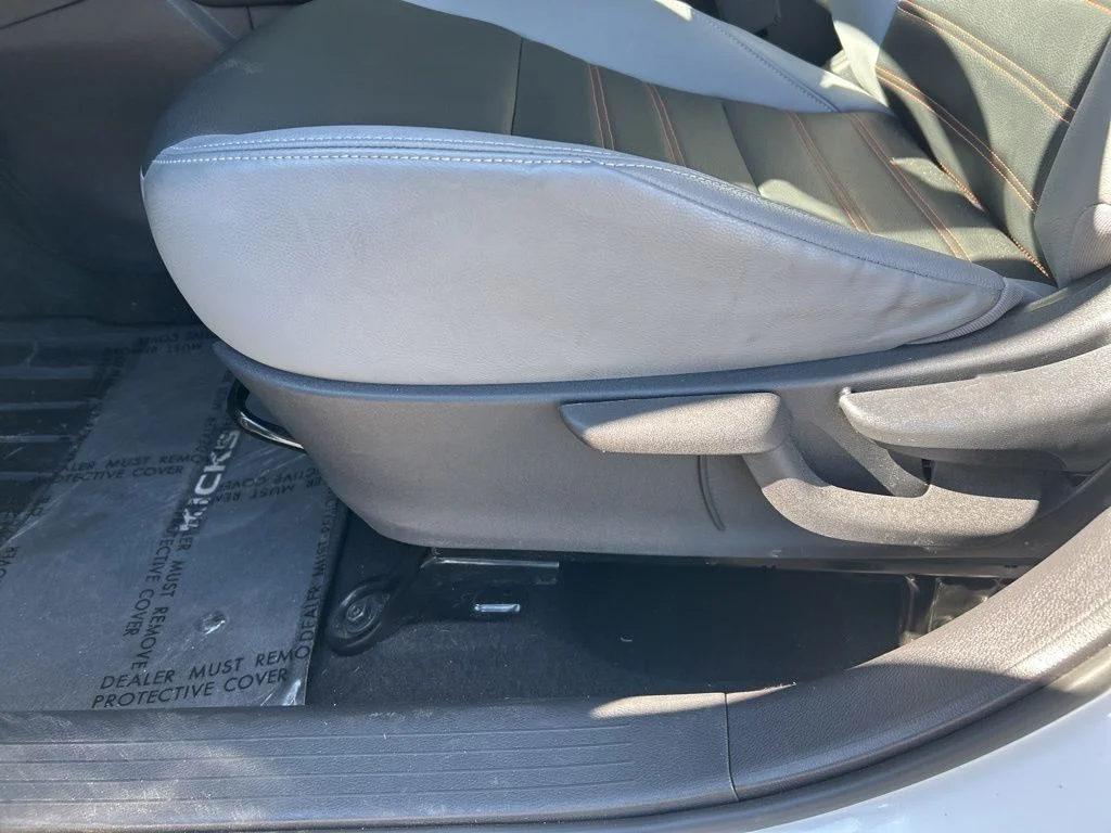 Used 2023 White Nissan SR image 12