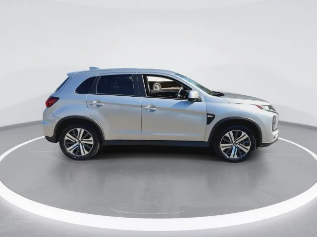 Used 2024 Gray Mitsubishi 2.0 ES image 9
