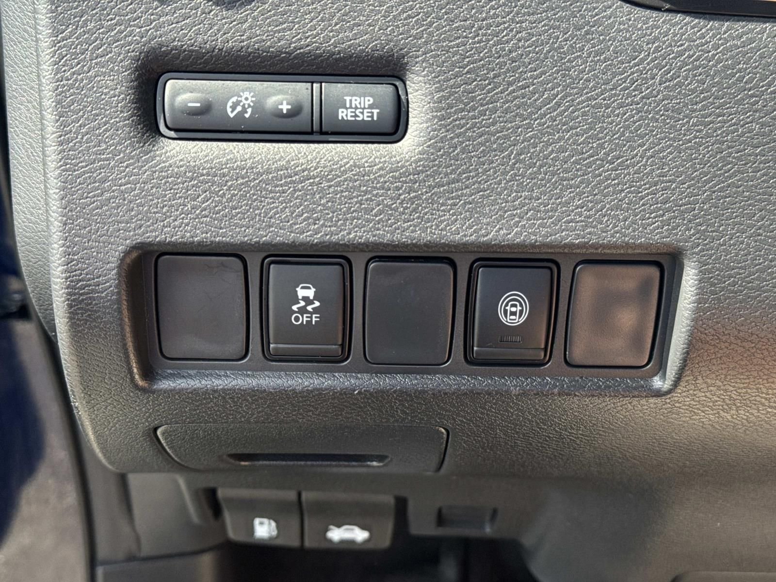 Used 2023 Blue Nissan S image 22