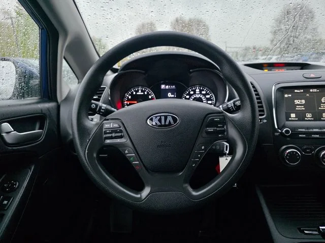 Used 2018 Deep Sea Blue Kia LX image 22