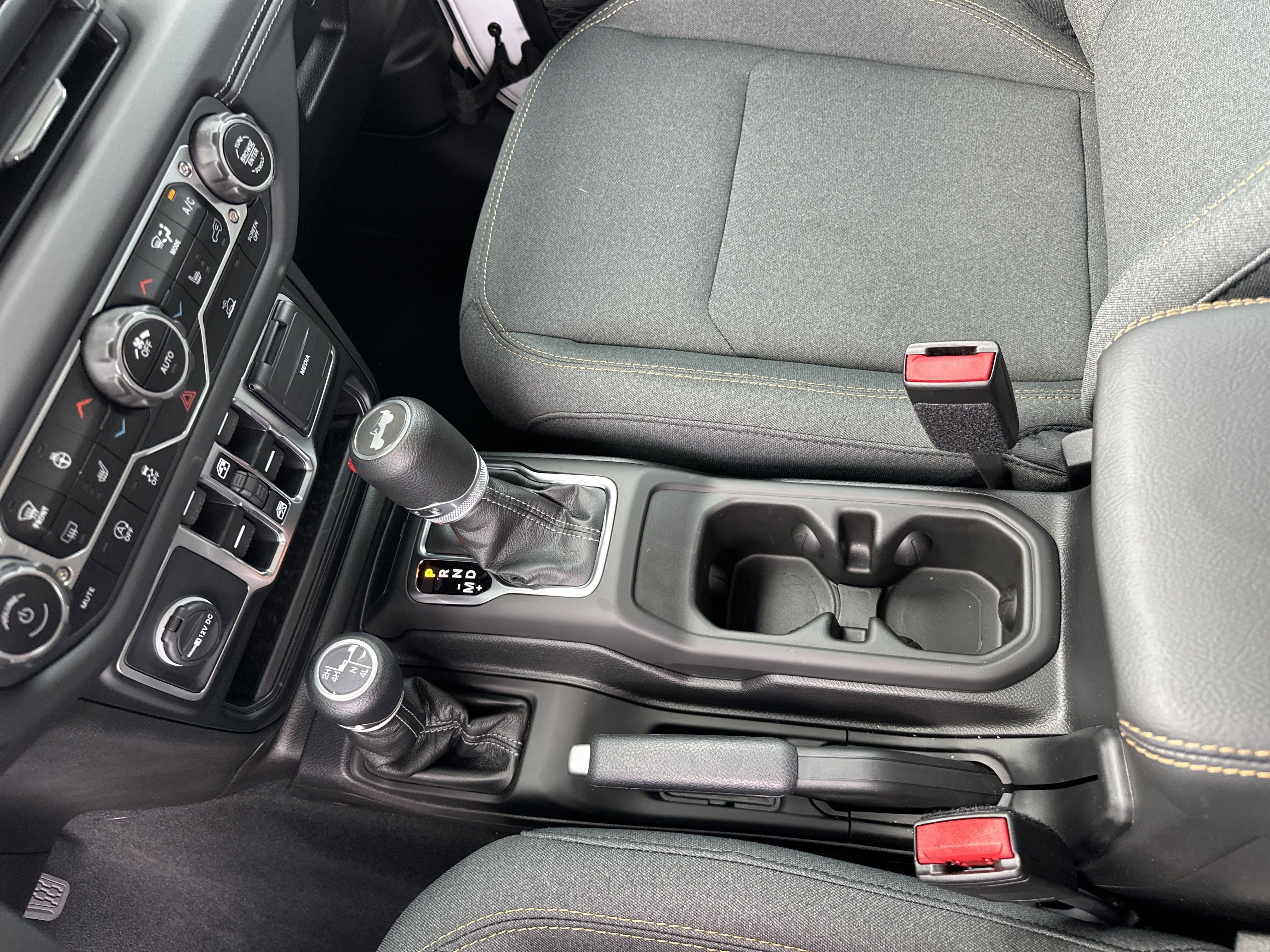2025 Jeep Wrangler 4-Door Sahara - Photo 30
