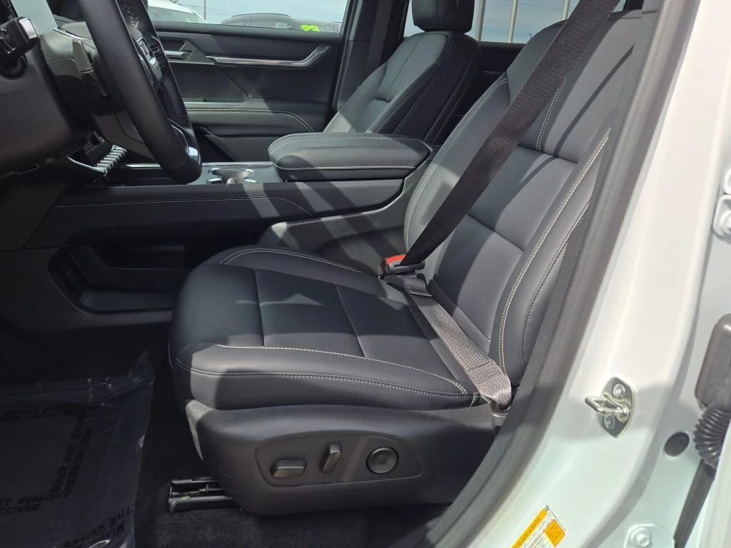 Used 2026 White GMC Elevation image 23