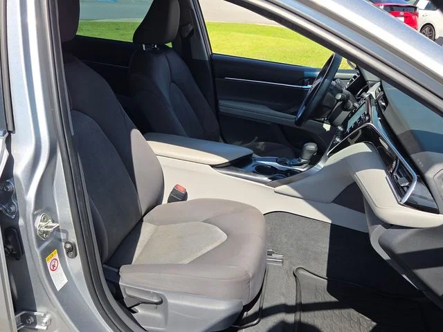 Used 2018 Silver Toyota LE image 15