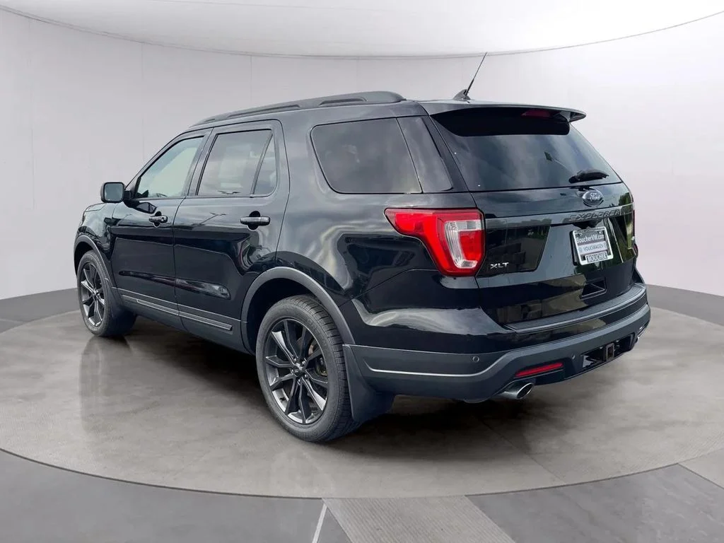Used 2019 Agate Black Metallic Ford XLT image 3