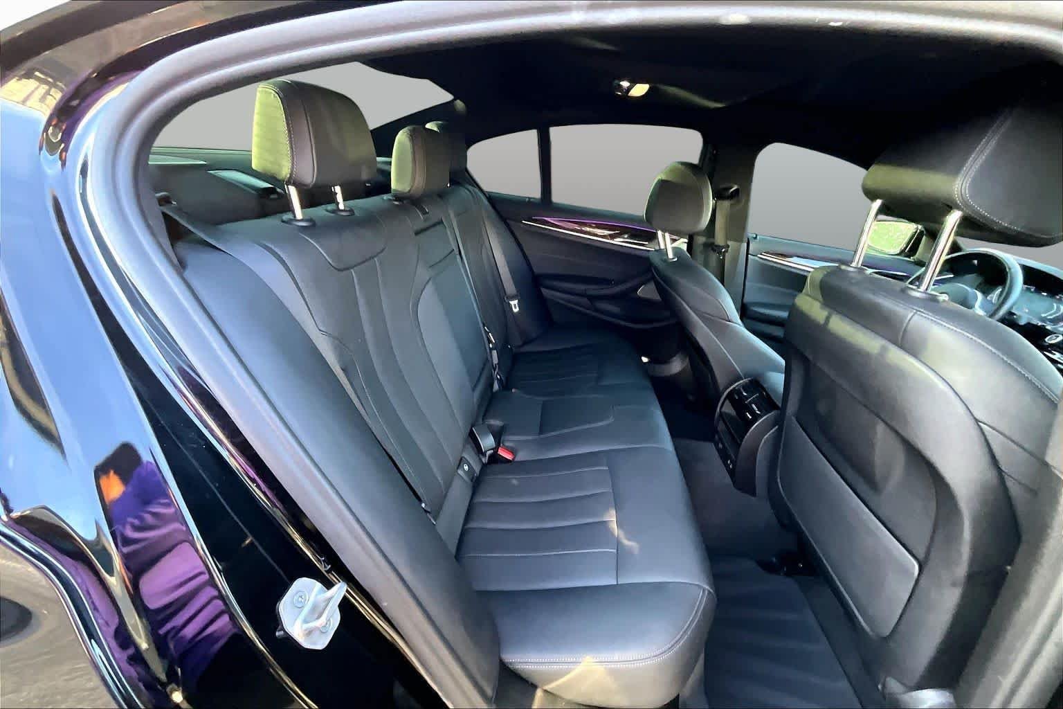 Used 2022 Black Sapphire Metallic BMW 540i image 19