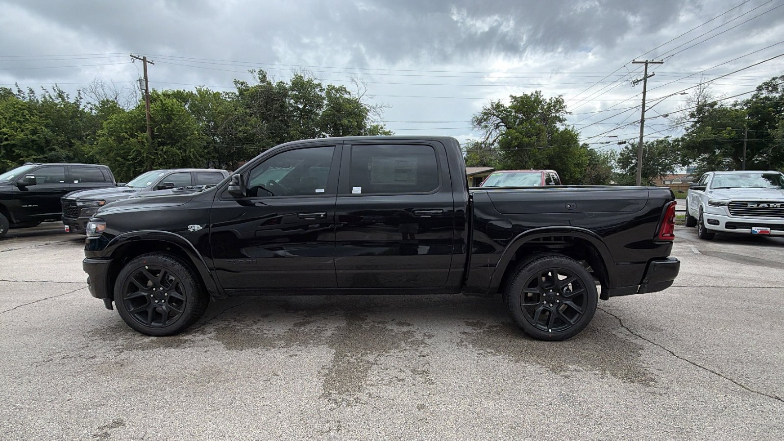 New 2026 Diamond Black Crystal Pearl-Coat Exterior Paint RAM Laramie image 8