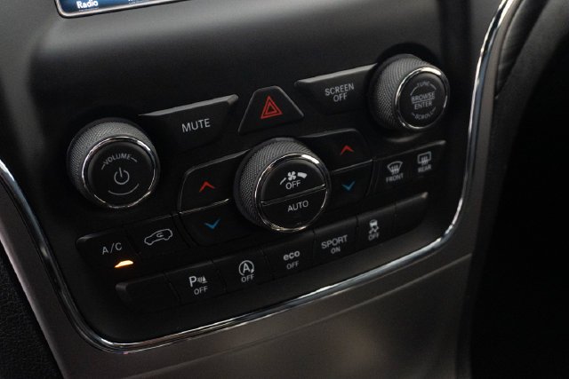 Used 2021 Gray Jeep Laredo E image 5