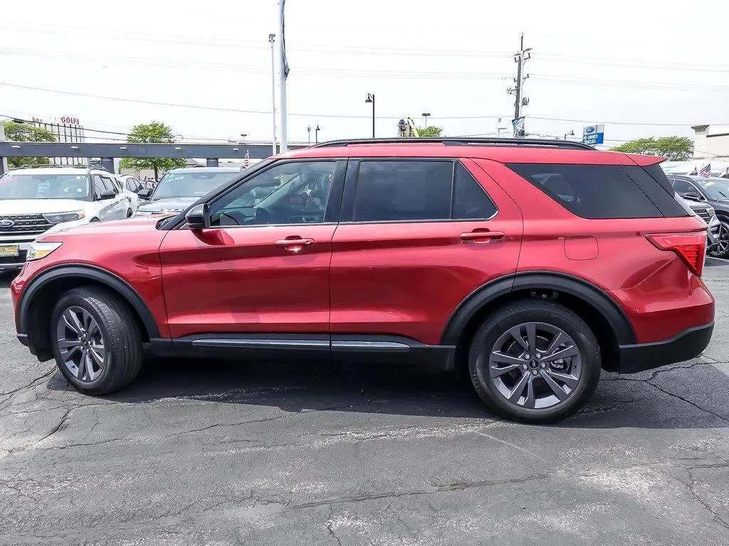 Used 2023 Red Metallic Ford XLT image 5