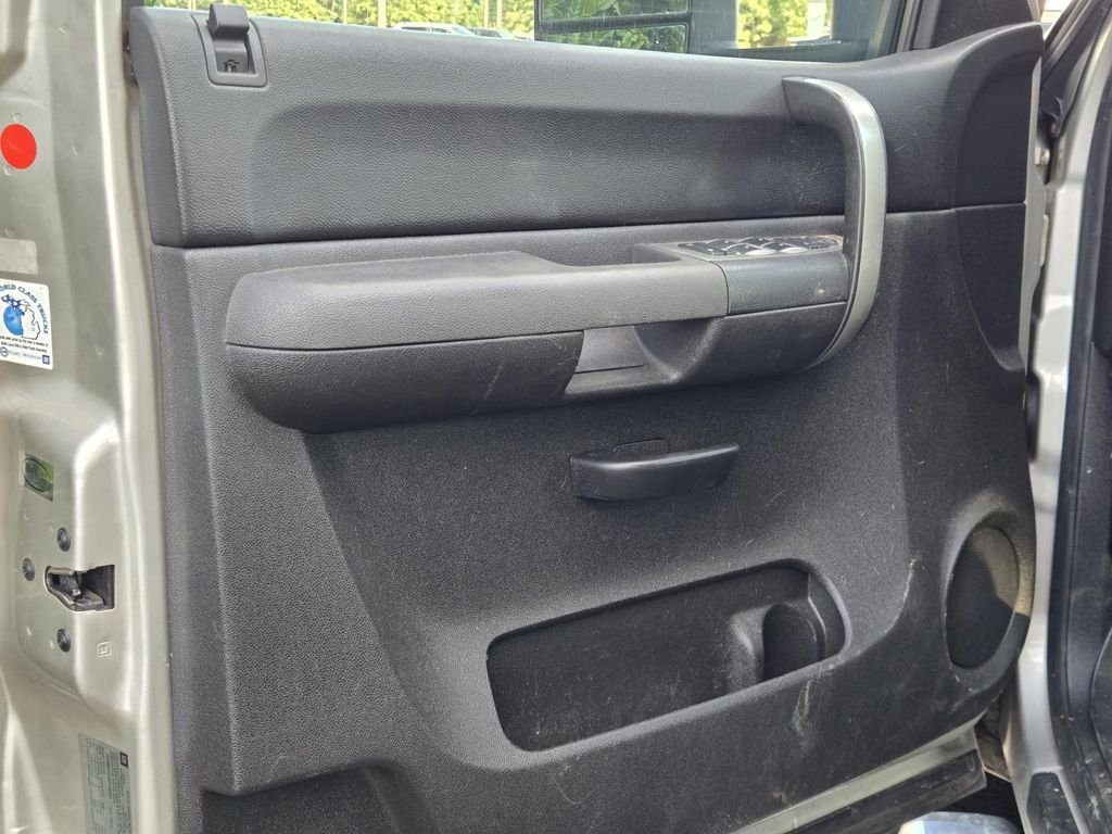 Used 2008 Silver Chevrolet LT image 8