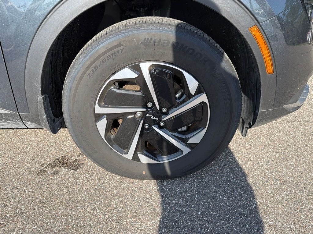 Certified Used 2025 Gray Kia LX image 27