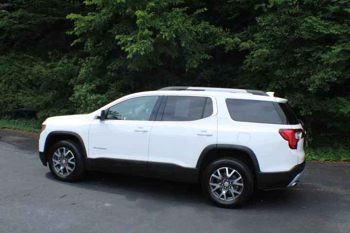 Certified Used 2022 Summit White GMC SLE image 3