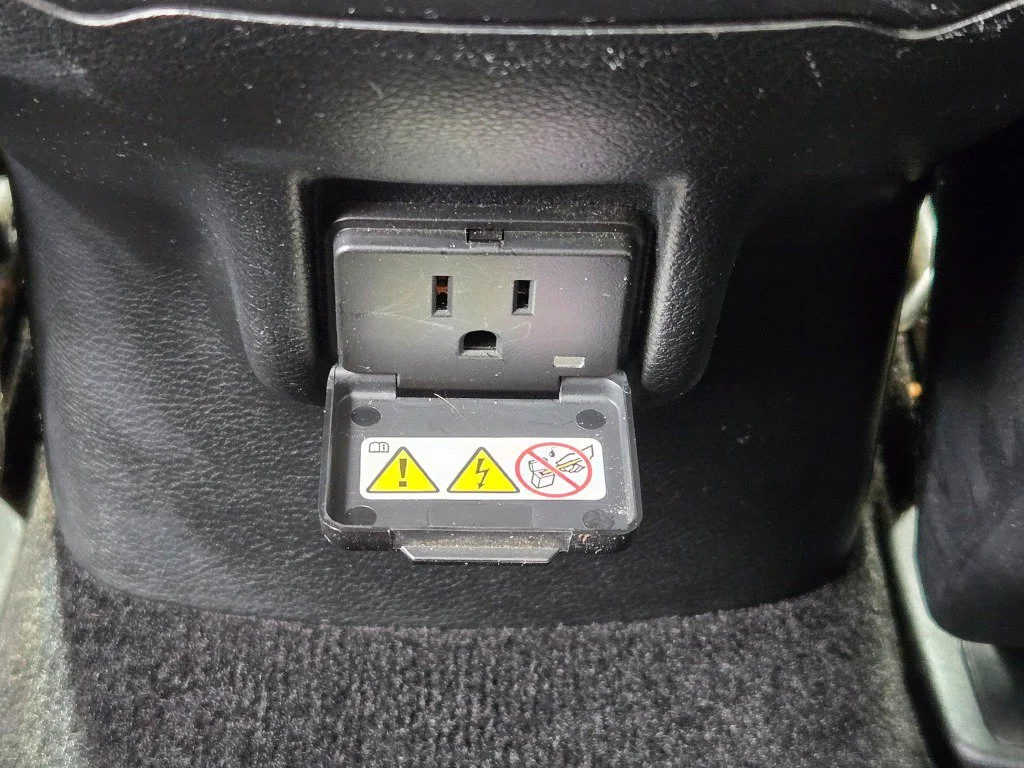 Used 2014 Gray Jeep Latitude image 16