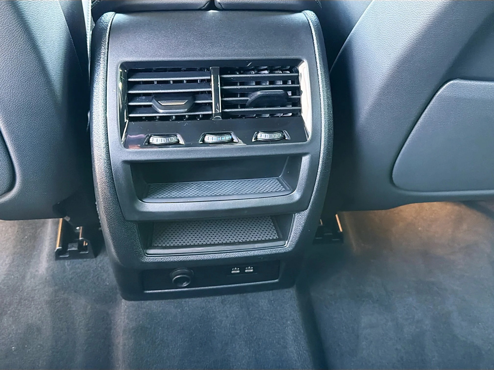 New 2026 Black Sapphire Metallic BMW xDrive40i image 20