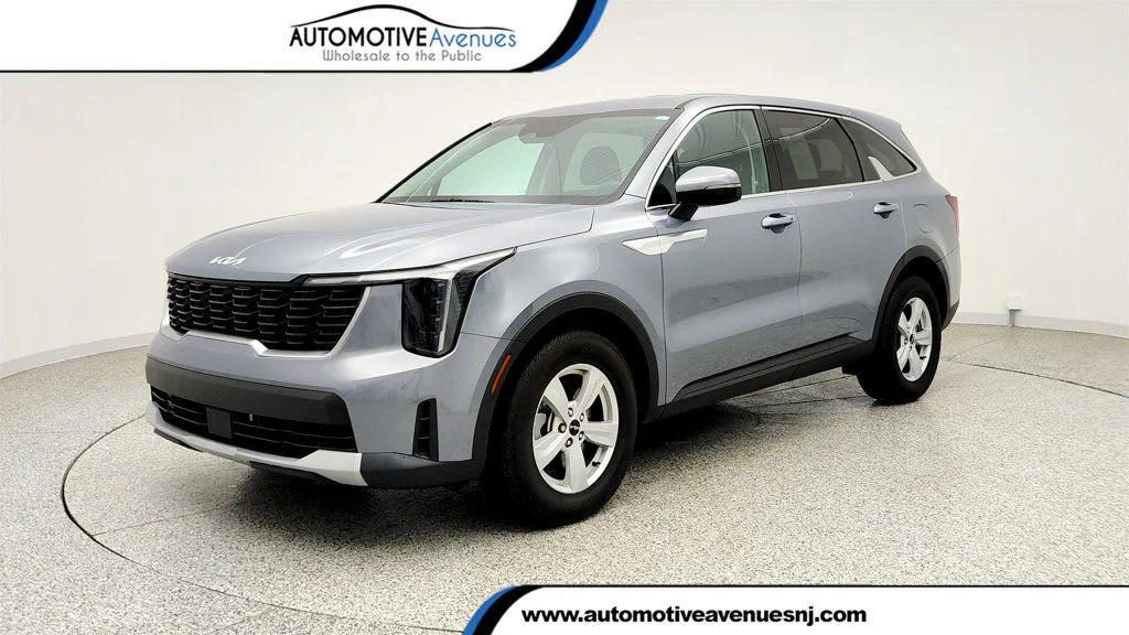 2025 Kia Sorento LX AT's photo