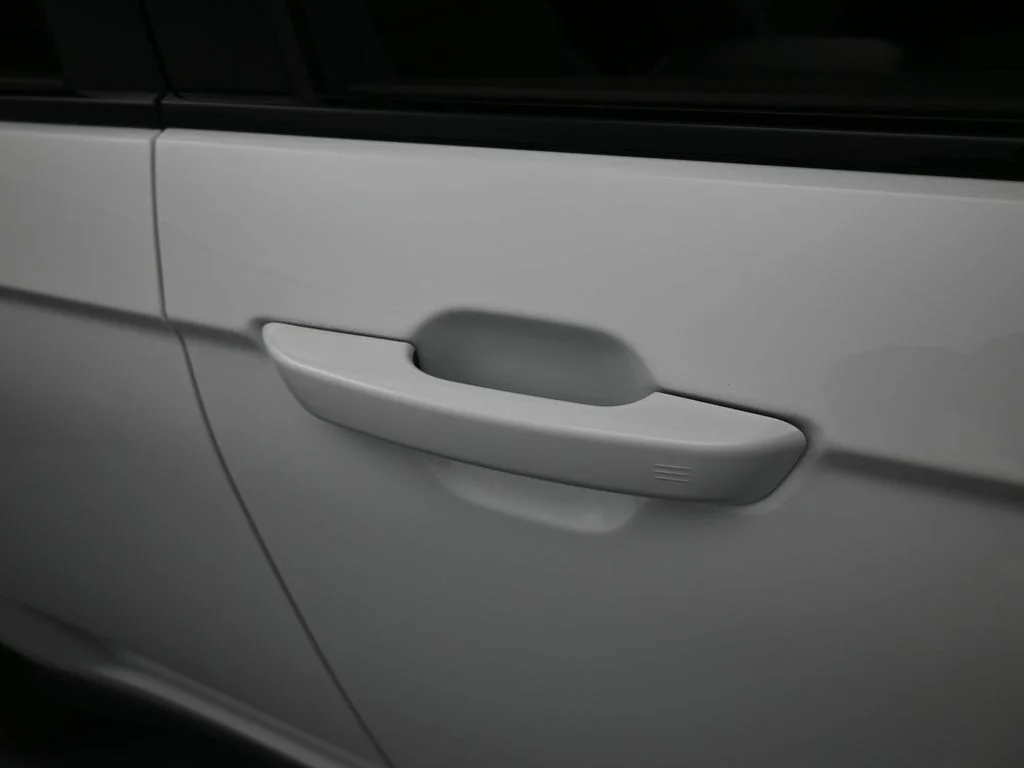 New 2026 Bright White Clear-Coat Exterior Paint Jeep Laredo image 40