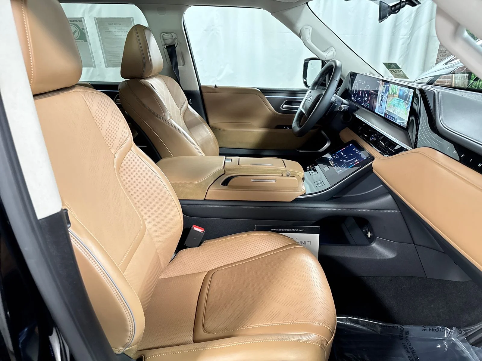 Certified Used 2025 Black INFINITI LUXE image 31