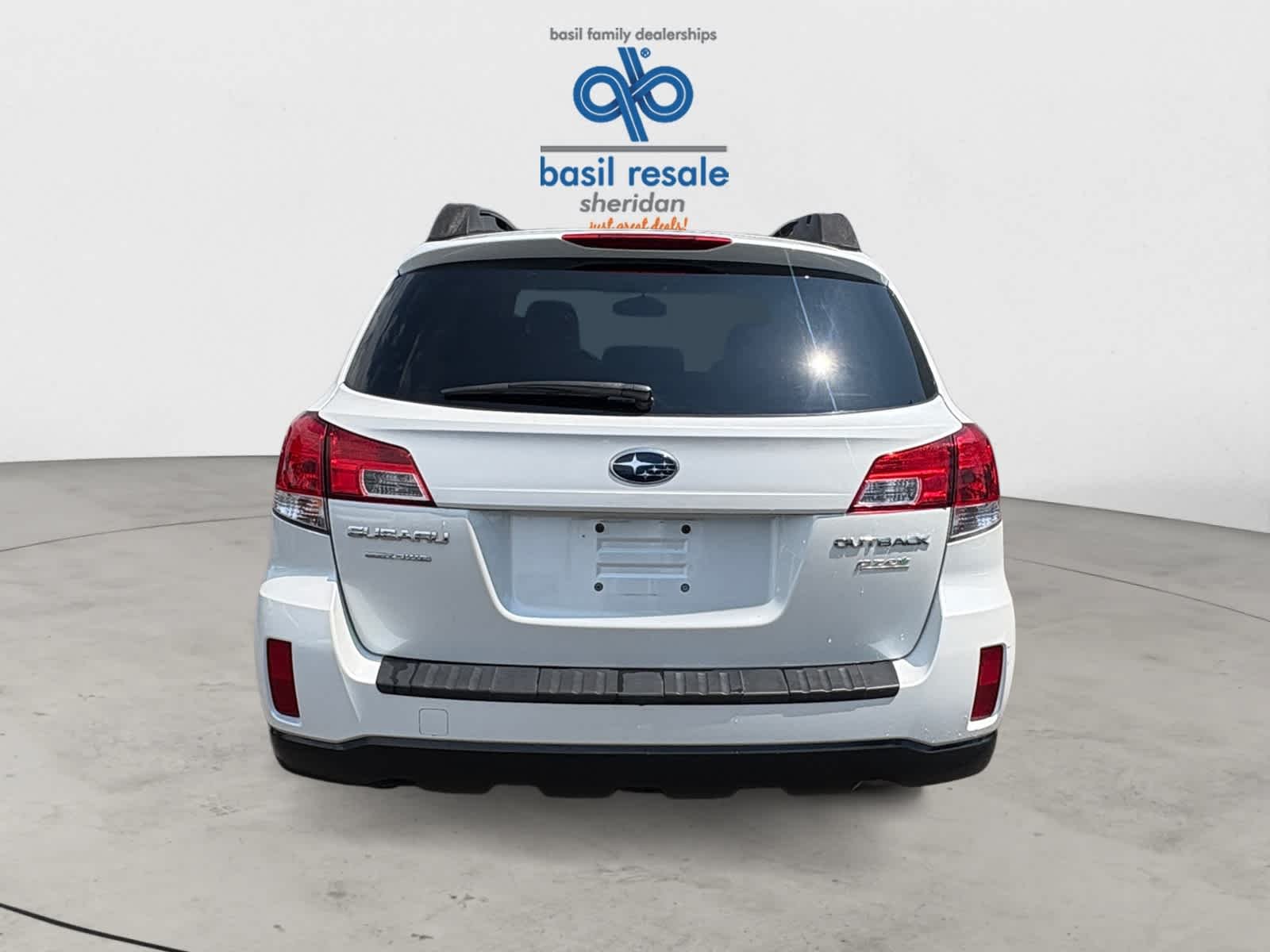 Used 2013 Satin White Pearl Subaru 2.5i Premium image 5