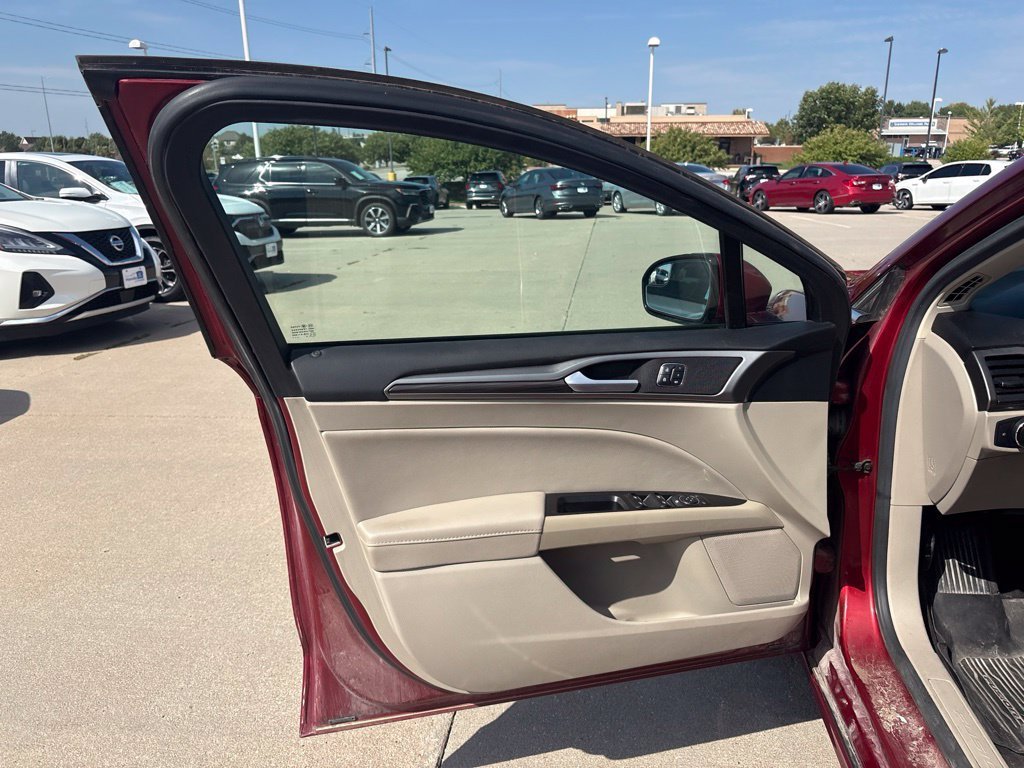 Used 2017 Ruby Red Metallic Ford SE image 9